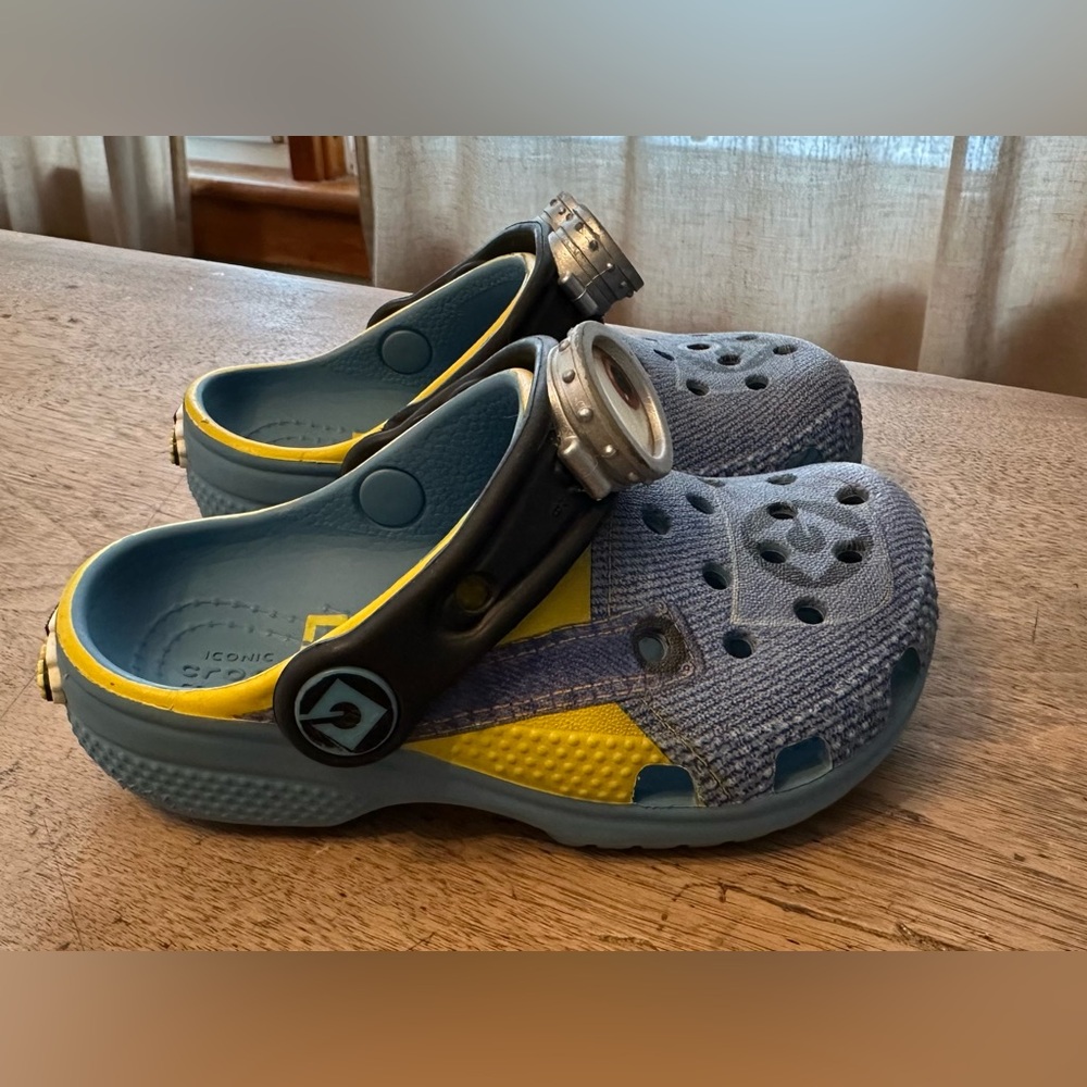 GUC Toddler Minion Crocs Size 7C.